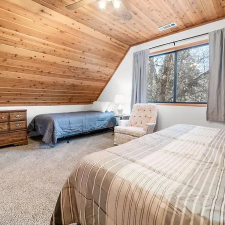 5 Kern'S Kabin - Charming Two-Story Cabin Within Walking Distance To Bear Mountain!